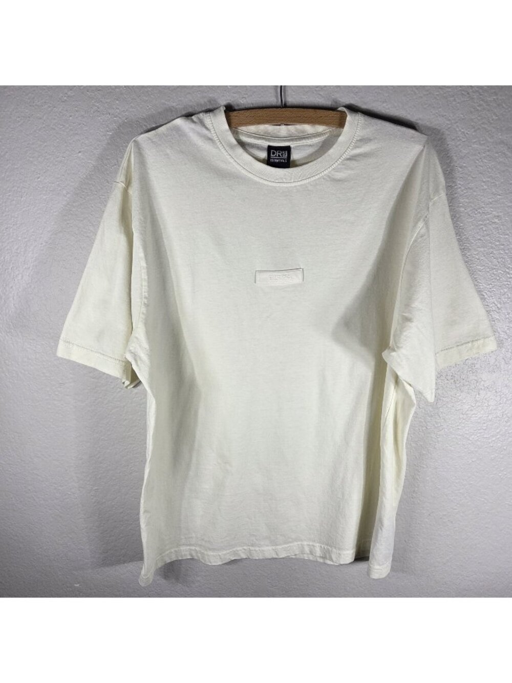 DR Essentials Men's Cream Short Sleeves T-Shirt Size L Cotton Crew Neck Logo